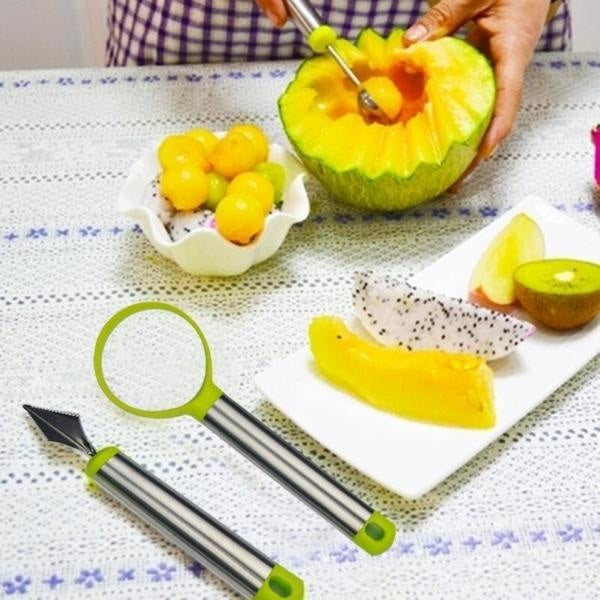 decouper un melon avec un couteau special