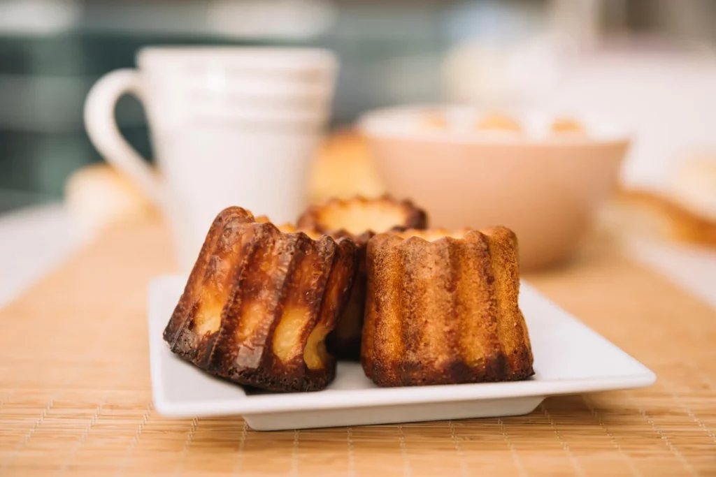 Comment Réaliser la Pâtisserie Française Parfaite Chez Vous : Le Canelé