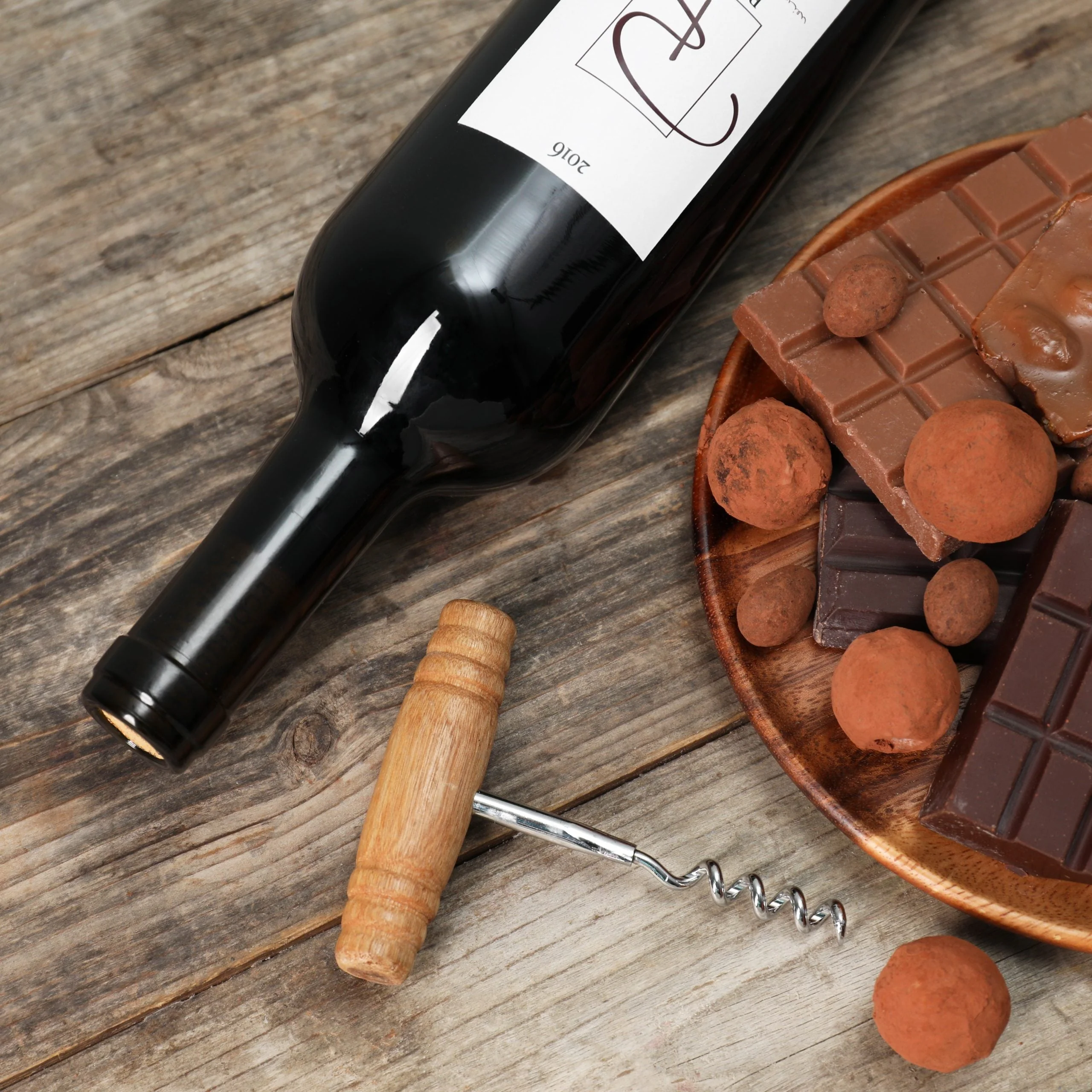 Wine Tours en Provence : Dégustation Vins & Chocolats au Château Saint-Roux avec Wine-Tours.fr